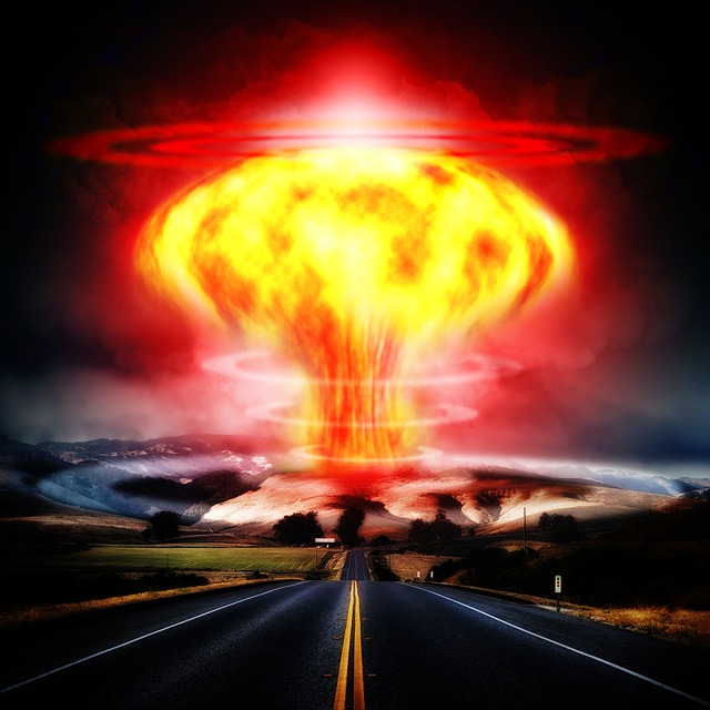 nuclear-explosion-356108_640